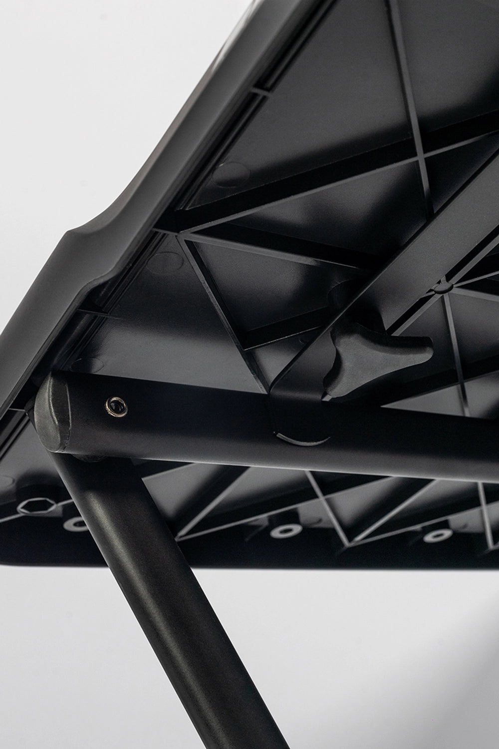 Reinforced underside frame of LEVSHAssistant Orion TRANSFORMER salon color table – strong lightweight construction for stable rolling workstation