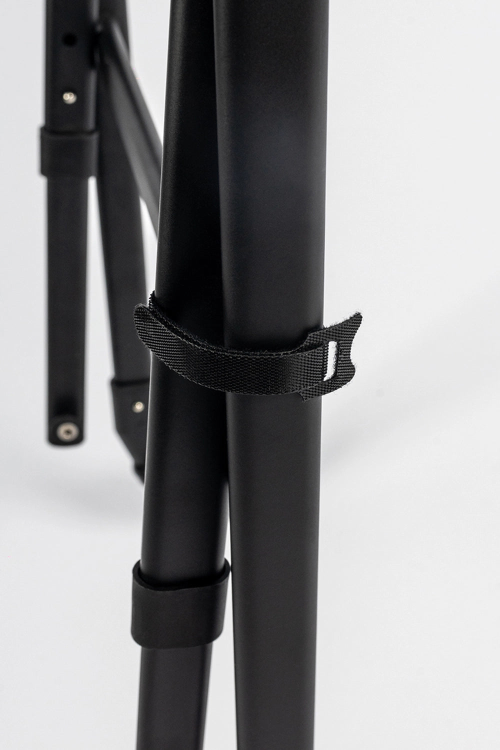 Detail of LEVSHAssistant Orion TRANSFORMER folding strap – secures folding salon color table legs for safe storage and transport