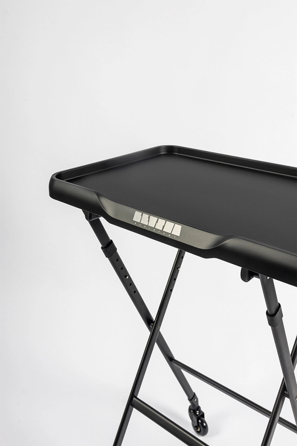LEVSHAssistant Orion TRANSFORMER salon color tray – close-up of large raised-edge tabletop on folding legs for Airtouch and balayage work